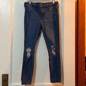 Hollister jeans that are a size 5 (27) and they are a denim color.